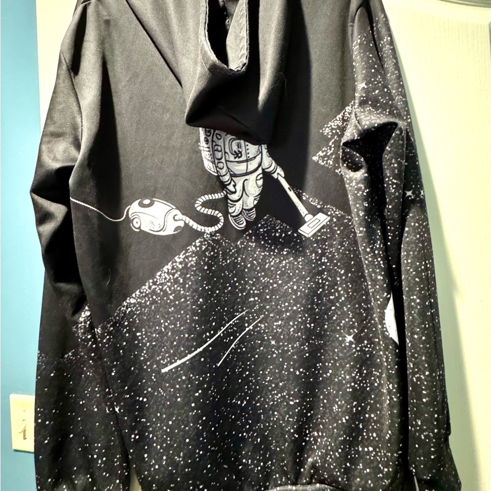 Black Space Astronaut Graphic Hoodie, Unisex L- LIKE NEW! - Picture 2 of 3